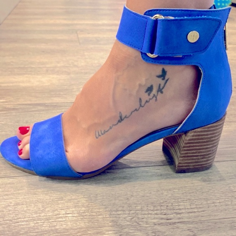 Tommy Hilfiger cobalt blue block heel sz 8.5